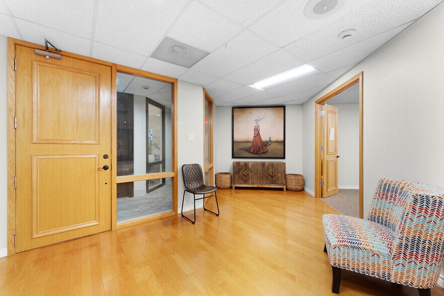 More Photos Of 8330-8350 Meadow Rd, Dallas Office For Sale