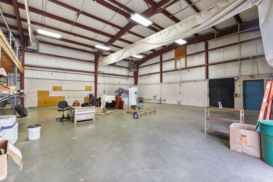 More Photos Of 26 Bixby Ave, Middleton Warehouse For Lease