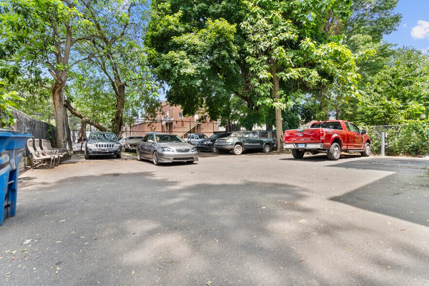 More Photos Of 215 Rosette St, New Haven Multifamily For Sale