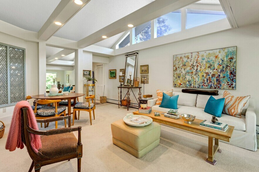 More Photos Of 1038-1056 Main St S, Woodbury Apartments For Sale