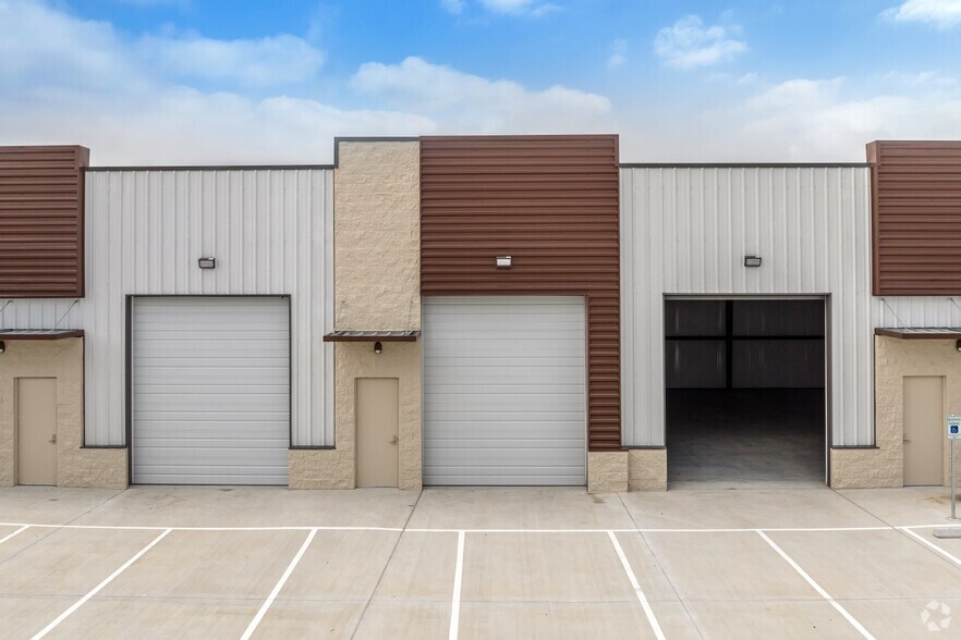 More Photos Of 8028 Dowdell Rd, Tomball Unknown For Lease