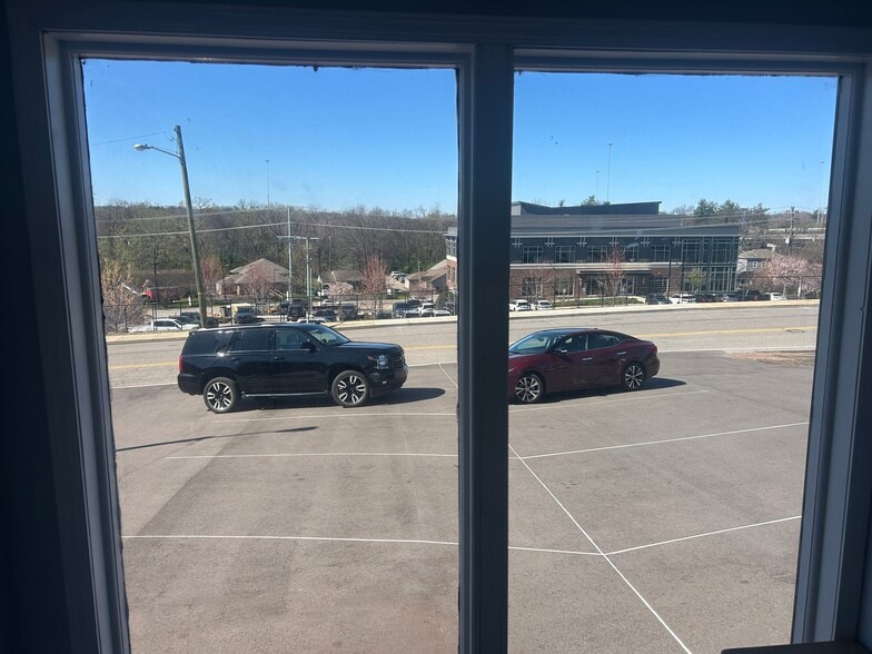 More Photos Of 648 W Iris Dr, Nashville Office For Sale