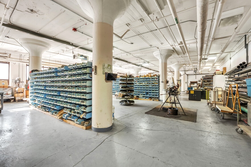 More Photos Of 80 Optical Dr, Southbridge Flex For Lease