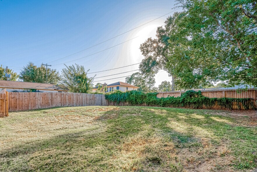 More Photos Of 1723 Campbell Rd, Houston Office Residential For Sale