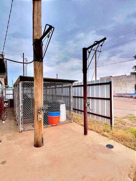 More Photos Of 413 W Broadway St, Hollis Hotel For Sale