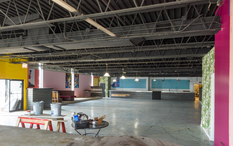 More Photos Of 2415 W Peterson Ave, Chicago Restaurant For Lease