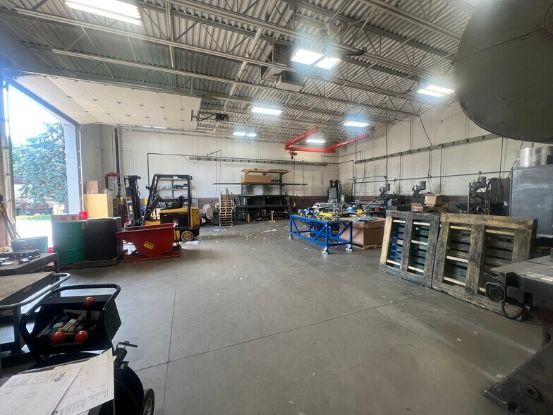 More Photos Of 2161 NE 107th Ln, Blaine Manufacturing For Sale