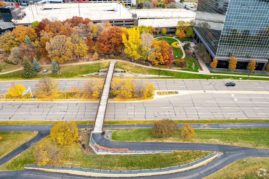 More Photos Of 8400 Normandale Lake Blvd, Bloomington Coworking Space