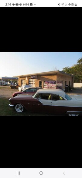More Photos Of 117 E Roosevelt Rd, Stillman Valley Auto Repair For Lease
