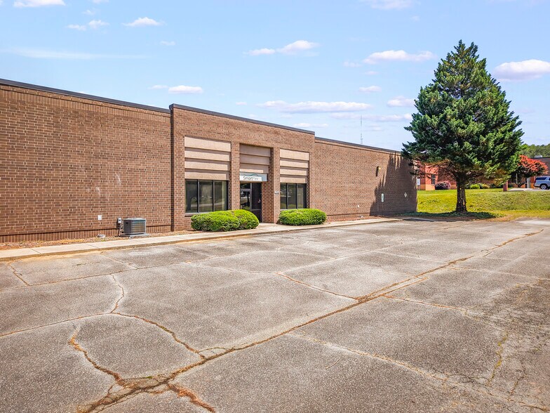 More Photos Of 623 Southwest St, High Point Warehouse For Lease