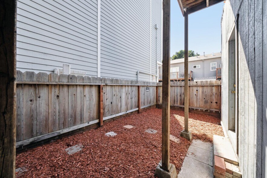 More Photos Of 309 63rd St, Oakland Apartments For Sale