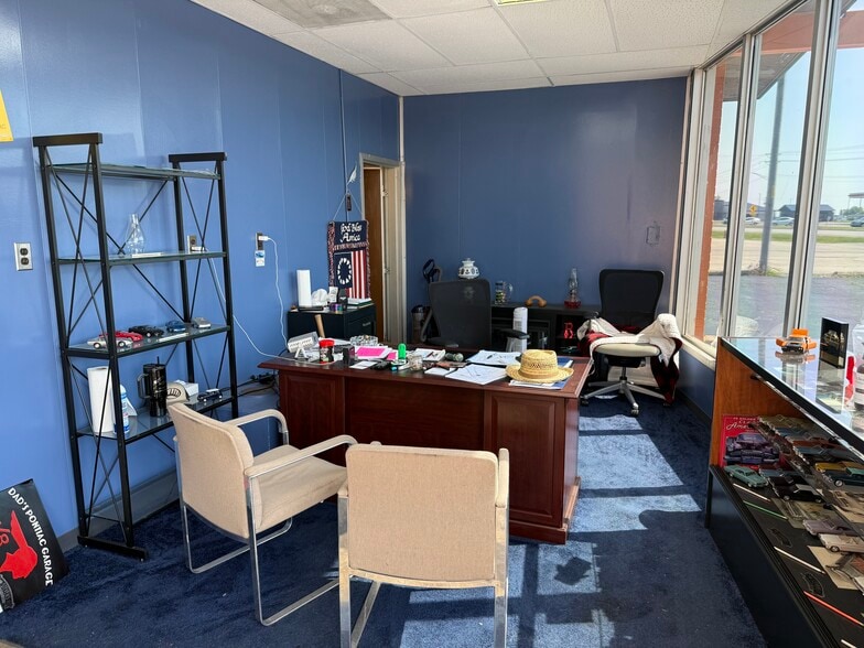 More Photos Of 901 S 7th St, Rochelle Storefront Retail Office For Sale