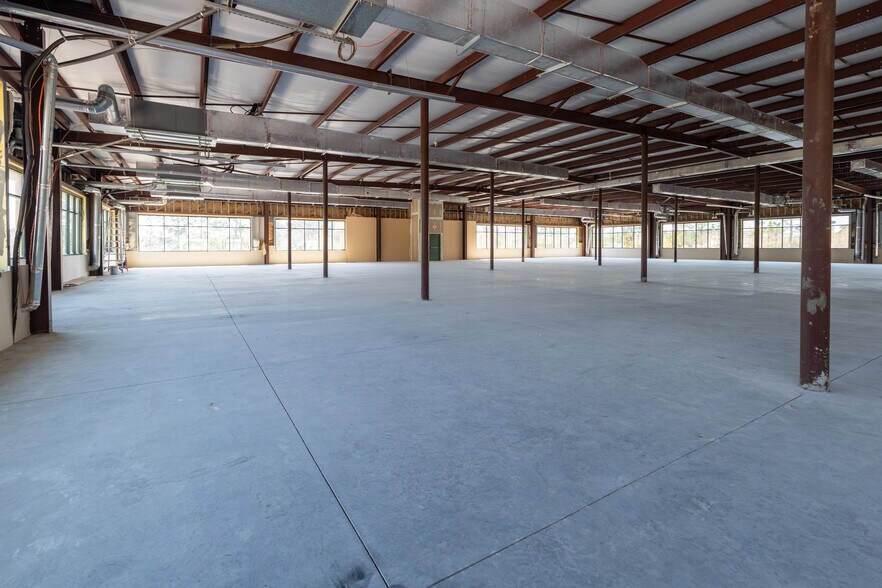 More Photos Of 430 College Dr, Middleburg Medical For Sale