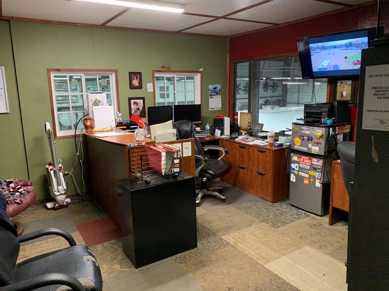 More Photos Of 15844 State Highway 31 W, Tyler Truck Terminal For Lease