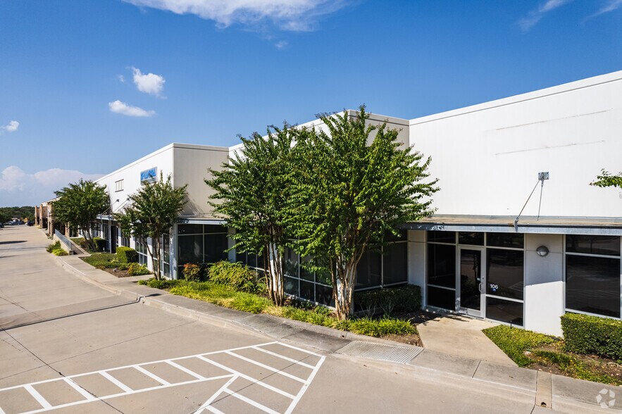 More Photos Of 4300 Marsh Ridge Rd, Carrollton Showroom For Lease