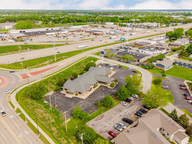 More Photos Of 1875 West Pointe Dr, Oshkosh Medical For Sale
