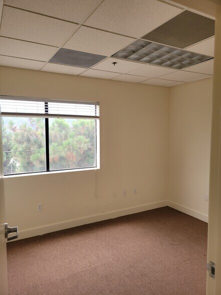 More Photos Of 2600 Foothill Blvd, La Crescenta Office For Lease