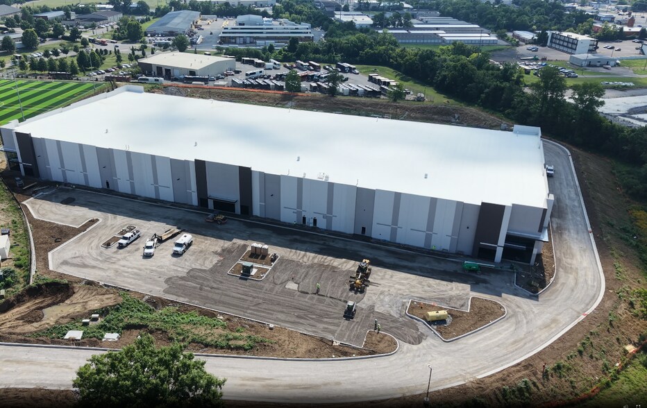 More Photos Of 230 Innovation Way, Hendersonville Warehouse For Lease