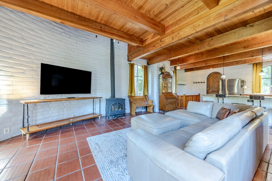 More Photos Of 1820 E 28th Ave, Eugene Multifamily For Sale