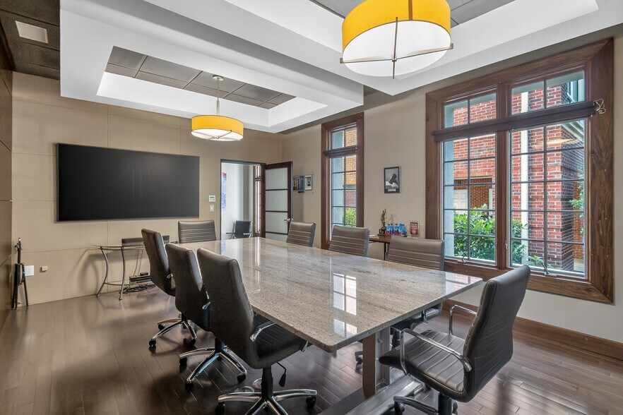 More Photos Of 715-717 East Blvd, Charlotte Office For Sale