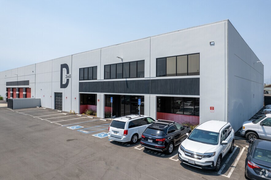 More Photos Of 2445-2460 E 12th St, Los Angeles Unknown For Lease