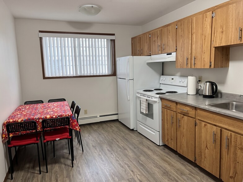 More Photos Of 10126 87 Av NW, Edmonton Apartments For Sale