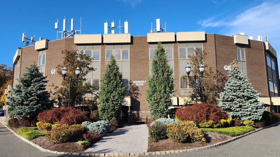 Primary Photo Of 2 W Northfield Rd, Livingston Office For Lease