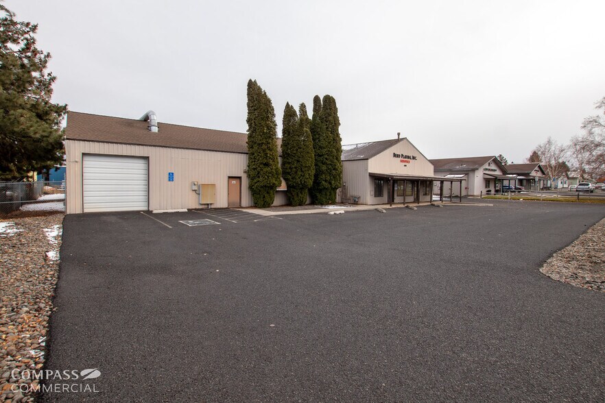 More Photos Of 480 SE Bridgeford Blvd, Bend Industrial For Lease