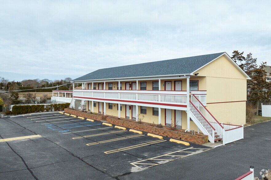 Primary Photo Of 72 Foster Ave, Hampton Bays Hotel For Sale