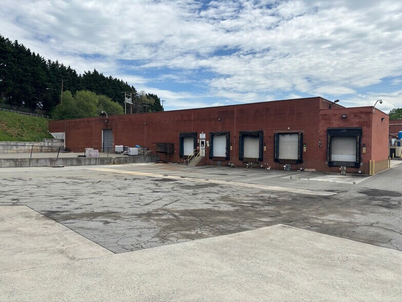 More Photos Of 1000 Robins Rd, Lynchburg Manufacturing For Lease