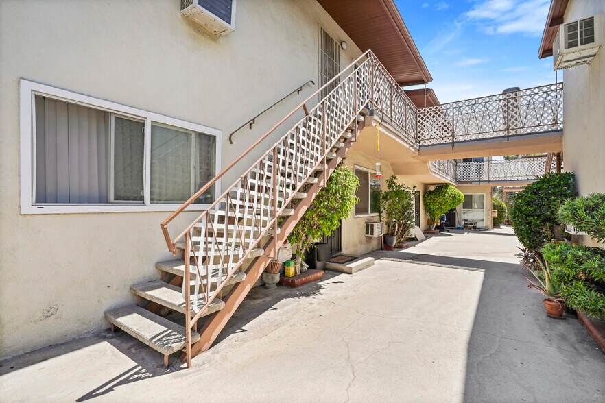 More Photos Of 4133 La Crescenta Ave, La Crescenta Apartments For Sale