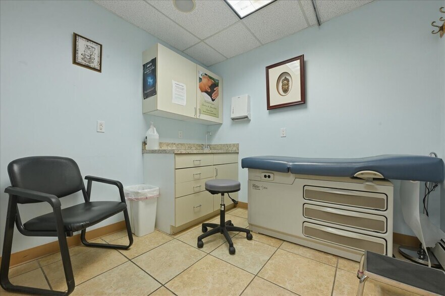 More Photos Of 3 California Pl S, Island Park Medical For Sale