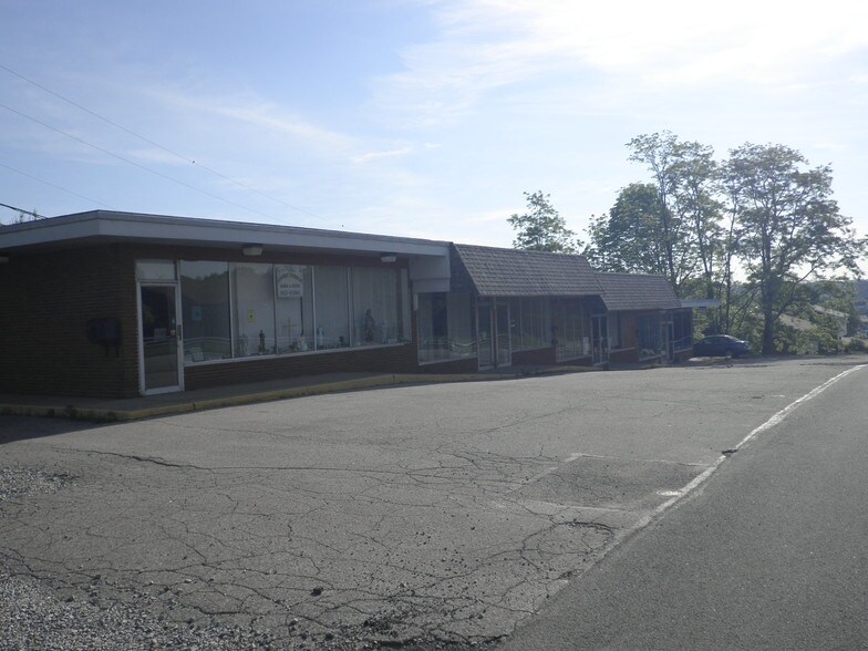 More Photos Of 3 W Hempfield Dr, Irwin Medical For Lease