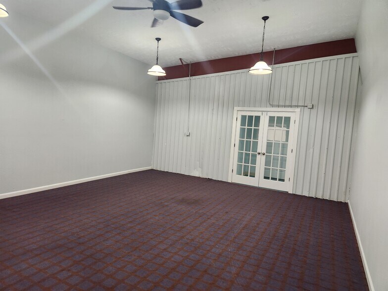 More Photos Of 17610 Hufsmith Kohrville Rd, Tomball Industrial For Lease