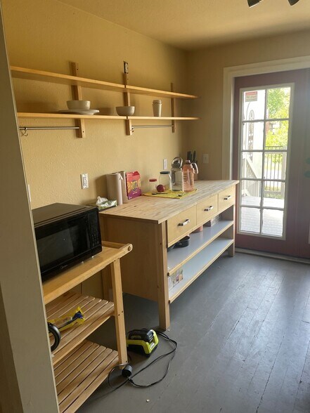 More Photos Of 330 Main Ave E, Soap Lake Freestanding For Lease