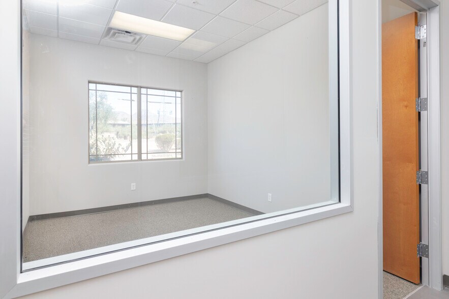More Photos Of 10575 N 114th St, Scottsdale Office For Sale