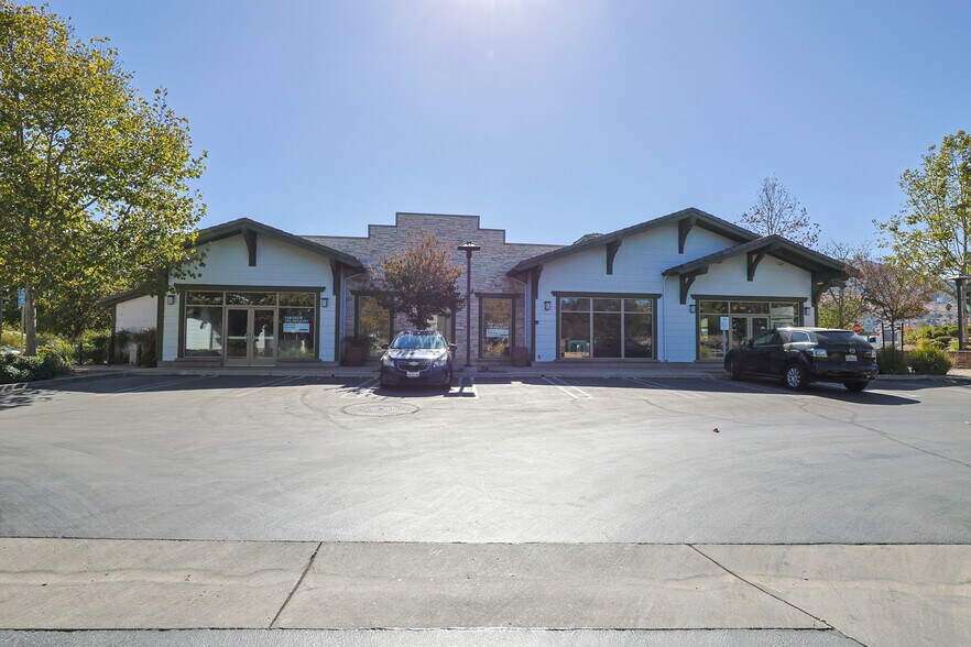 More Photos Of 29105-29125 Canwood St, Agoura Hills Restaurant For Lease