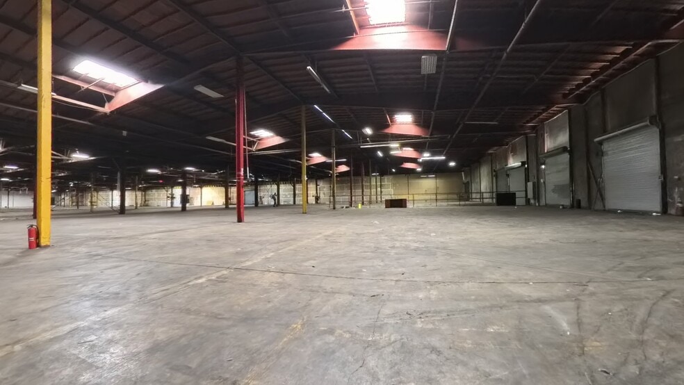 More Photos Of 1363 S Bonnie Beach Pl, Commerce Warehouse For Lease