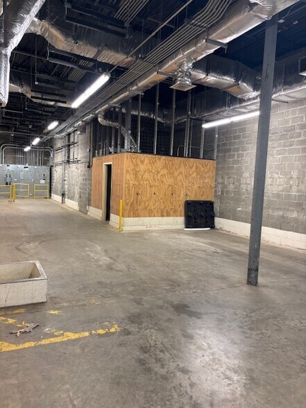 More Photos Of 651 11th St, Ambridge Freestanding For Lease