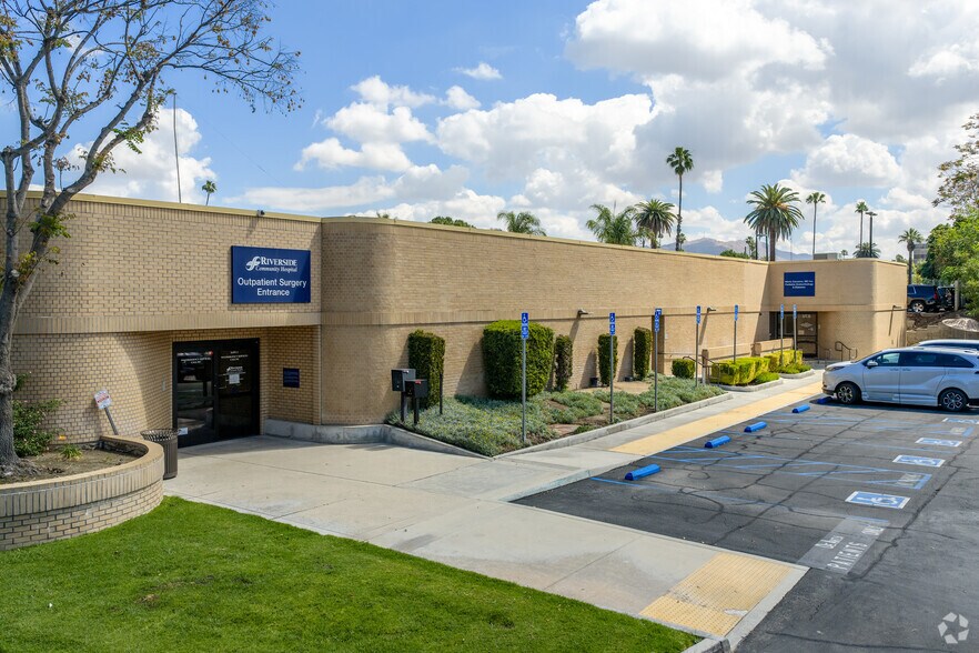 More Photos Of 4510 Brockton Ave, Riverside Unknown For Lease