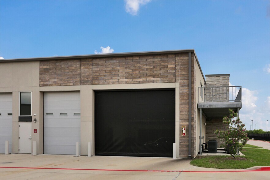 More Photos Of 6767 All Stars Ave, Frisco Showroom For Sale