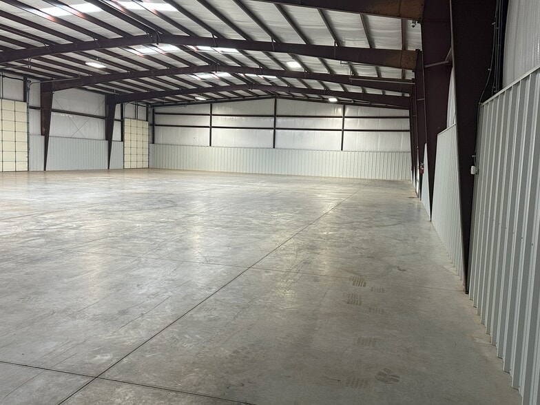 More Photos Of 4720 United Dr, Oklahoma City Industrial For Sale