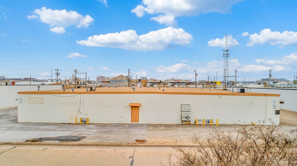 More Photos Of 2711-2725 Cullen St, Fort Worth Distribution For Lease