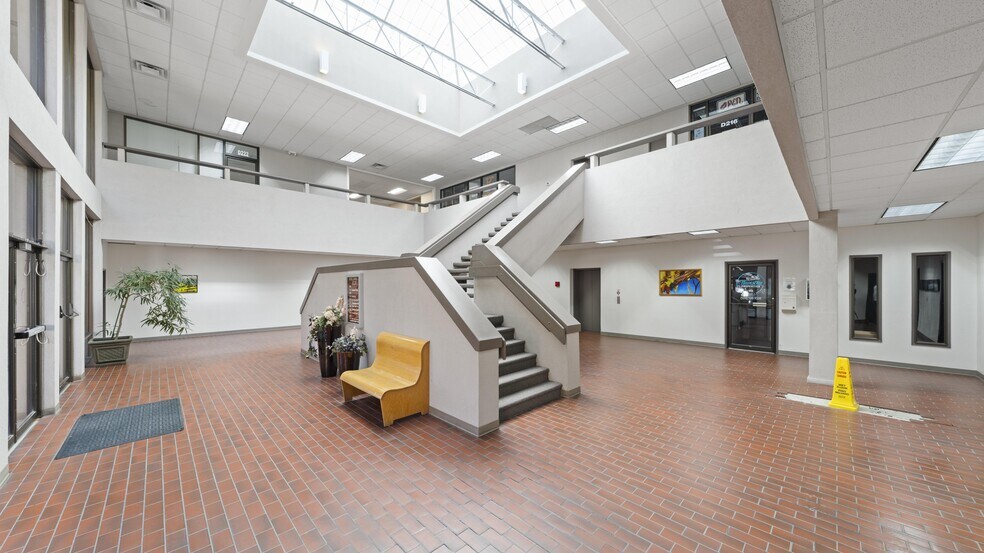 More Photos Of 3311 W Clearwater Ave, Kennewick Office For Sale