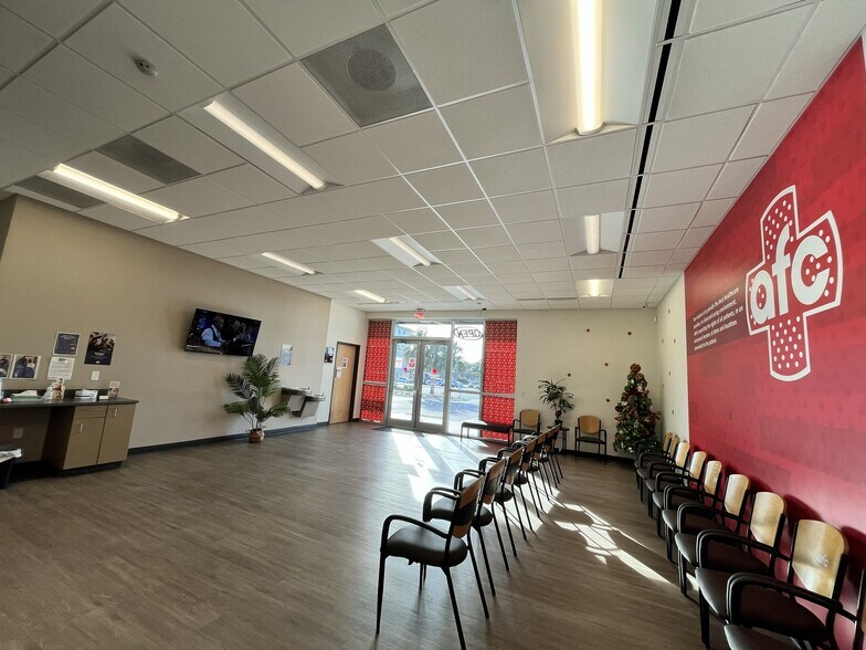 More Photos Of 2506 US Highway 19, Holiday General Retail For Lease