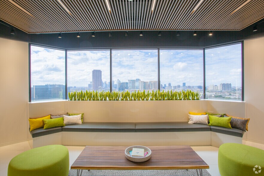 More Photos Of 4131 N Central Expy, Dallas Office For Lease
