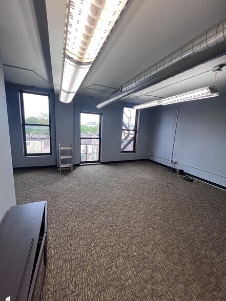 More Photos Of 318 S Broadway, Rochester General Retail For Sale