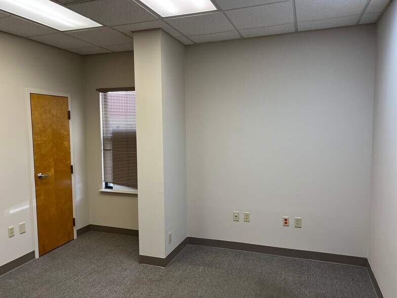 More Photos Of 3956 Sunbeam Rd, Jacksonville Medical For Lease