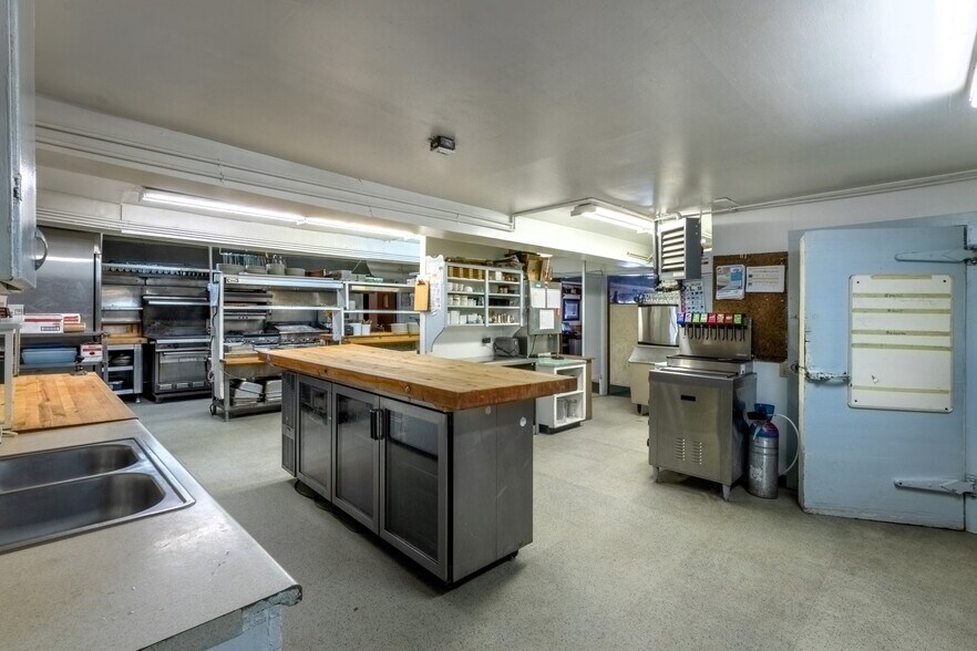 More Photos Of 600 Marina Dr, Grand Lake Restaurant For Sale