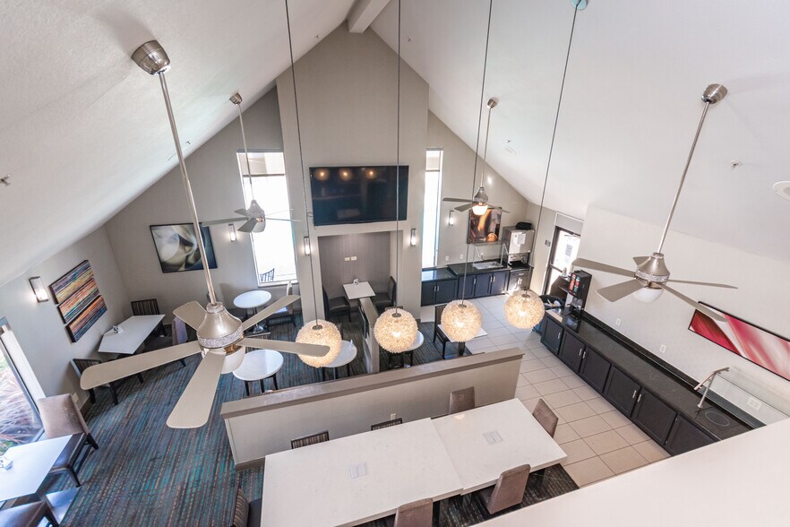 More Photos Of 1530 Howe Ave, Sacramento Hotel For Sale